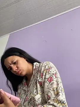 hannahb-e online show from April 5, 1:40 pm