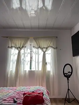 hannahb-e online show from February 11, 3:45 pm