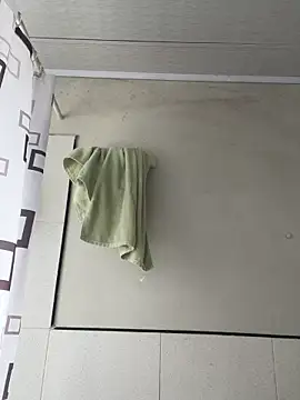 hannahb-e online show from December 2, 1:46 pm