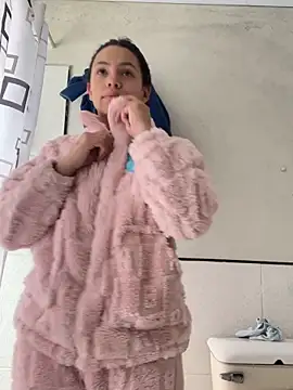 hannahb-e online show from March 15, 3:08 pm