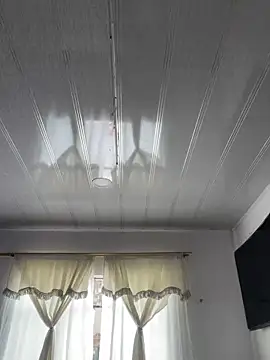 hannahb-e online show from December 3, 5:23 pm