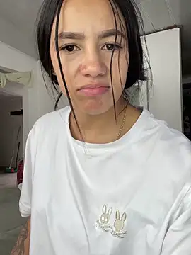 hannahb-e online show from December 14, 6:46 pm