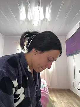 hannahb-e online show from February 21, 2:41 pm