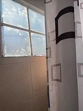 hannahb-e online show from March 1, 1:11 pm