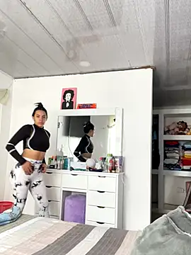 hannahb-e online show from September 8, 2:38 pm
