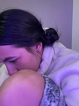 hannahb-e online show from April 16, 9:39 pm