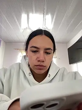 hannahb-e online show from February 3, 4:01 pm