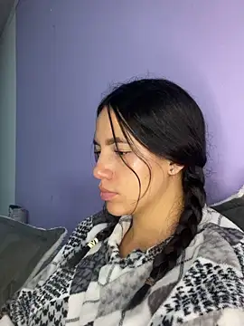 hannahb-e online show from April 15, 7:58 pm