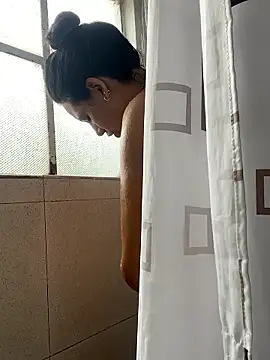 hannahb-e online show from January 10, 8:48 pm