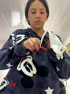 hannahb-e online show from December 1, 6:20 pm