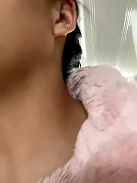 hannahb-e online show from November 24, 1:11 pm