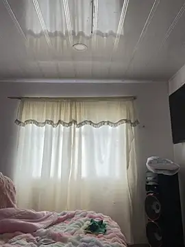 Snapshot of hannahb-e chatting on July 13, 1:32 pm hannahb-e online show from July 13, 1:32 pm