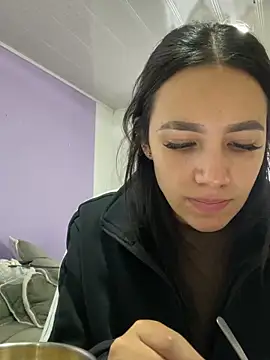Snapshot of hannahb-e chatting on May 15, 10:41 pm hannahb-e online show from May 15, 10:41 pm