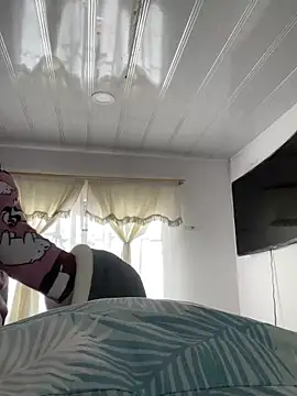 hannahb-e online show from December 17, 2:00 pm