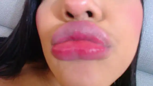 Snapshot of emily_brontee_ chatting on February 4, 3:47 pm emily brontee online show from February 4, 3:47 pm
