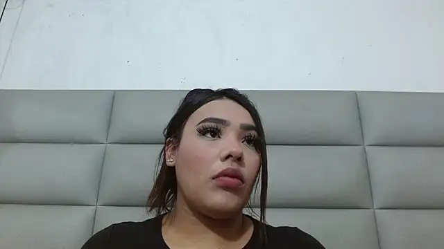 Snapshot of emily_brontee_ chatting on October 18, 1:13 pm emily brontee online show from October 18, 1:13 pm