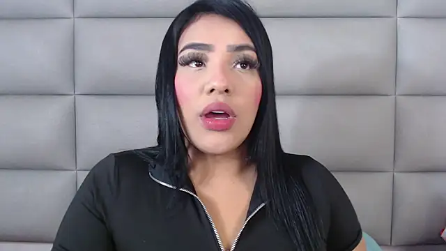 Snapshot of emily_brontee_ chatting on March 3, 2:17 pm emily brontee online show from March 3, 2:17 pm