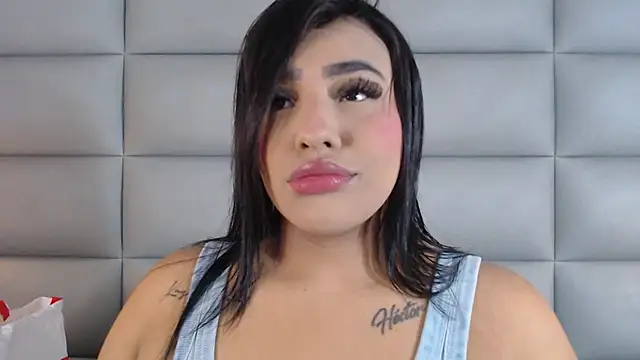 Snapshot of emily_brontee_ chatting on February 11, 12:36 pm emily brontee online show from February 11, 12:36 pm