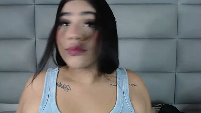 Snapshot of emily_brontee_ chatting on February 21, 12:49 pm emily brontee online show from February 21, 12:49 pm