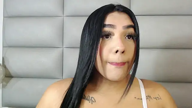 Snapshot of emily_brontee_ chatting on March 4, 1:17 pm emily brontee online show from March 4, 1:17 pm