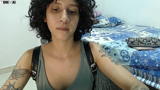 Snapshot of AlinaWoolf_ chatting on September 19, 11:31 pm AlinaWoolf  online show from September 19, 11:31 pm