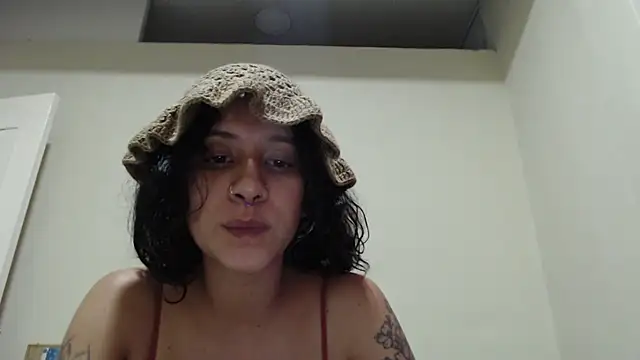 AlinaWoolf  online show from June 2, 2:55 am