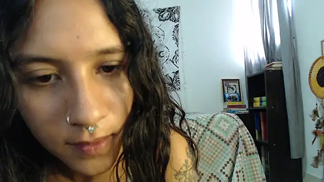 Snapshot of AlinaWoolf_ chatting on December 10, 4:49 pm AlinaWoolf  online show from December 10, 4:49 pm