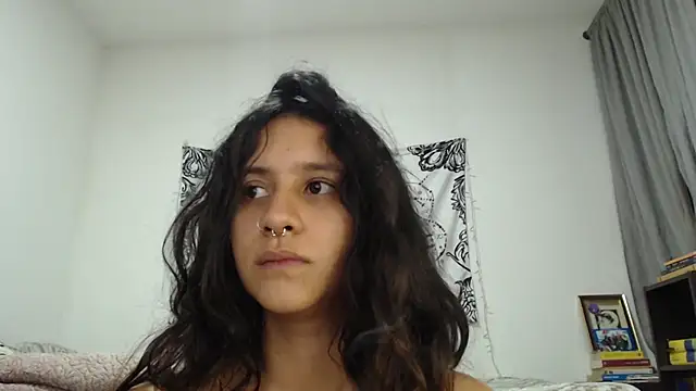 Snapshot of AlinaWoolf_ chatting on December 26, 4:43 am AlinaWoolf  online show from December 26, 4:43 am