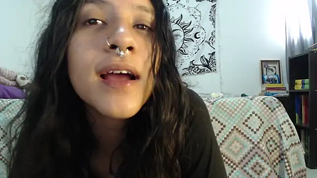 Snapshot of AlinaWoolf_ chatting on December 6, 4:33 pm AlinaWoolf  online show from December 6, 4:33 pm