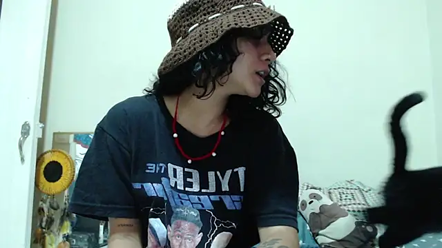AlinaWoolf  online show from June 18, 4:33 am