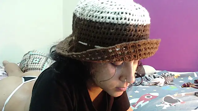 AlinaWoolf  online show from May 14, 6:21 am