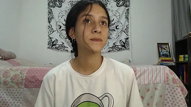 Snapshot of AlinaWoolf_ chatting on January 3, 11:44 pm AlinaWoolf  online show from January 3, 11:44 pm