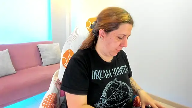 katie joness  online show from September 30, 1:06 pm