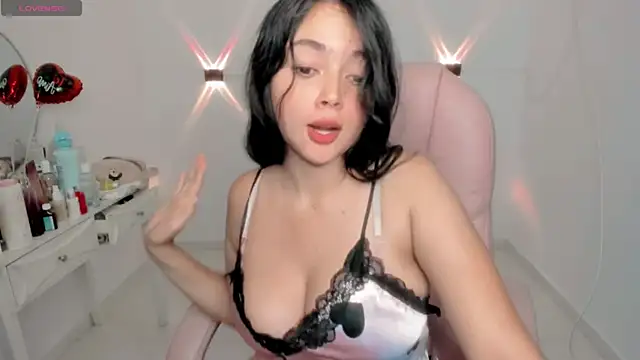 Snapshot of Sarah_angell chatting on April 17, 1:52 am Sarah angell online show from April 17, 1:52 am