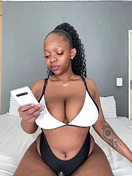 Snapshot of Jazmine-Blue chatting on July 17, 9:50 am Jazmine-Blue online show from July 17, 9:50 am
