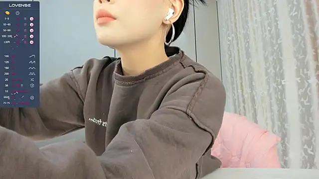 Liu Yifei  online show from October 31, 1:24 am