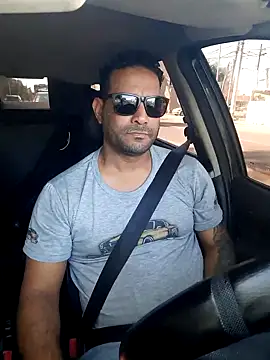 Snapshot of hecwil8 chatting on November 18, 11:57 am hecwil8 online show from November 18, 11:57 am