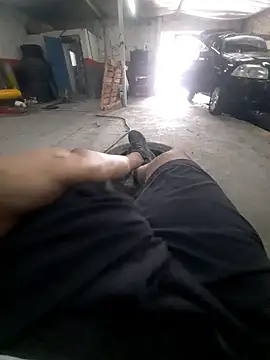 hecwil8 online show from January 9, 1:40 pm