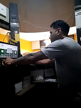 Snapshot of hecwil8 chatting on November 12, 12:53 pm hecwil8 online show from November 12, 12:53 pm