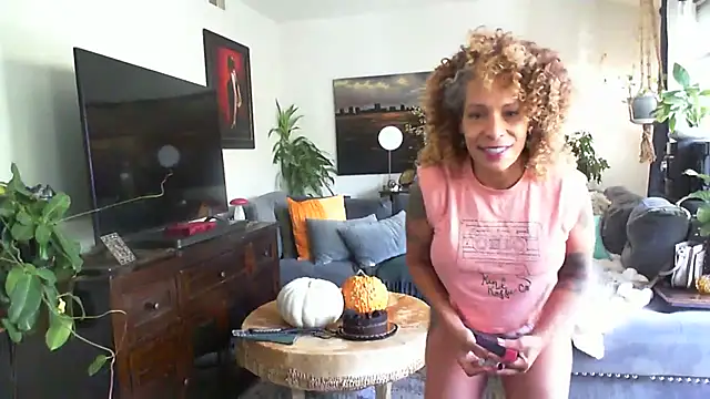 Snapshot of CeceilaMoon chatting on November 5, 4:54 pm CeceilaMoon online show from November 5, 4:54 pm