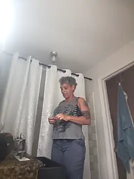 CeceilaMoon online show from March 31, 5:04 pm