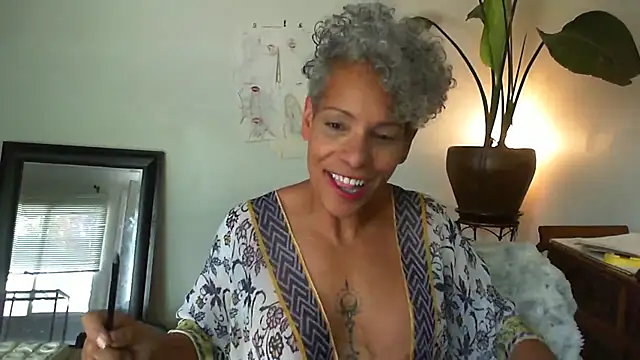Snapshot of CeceilaMoon chatting on June 27, 7:31 pm CeceilaMoon online show from June 27, 7:31 pm