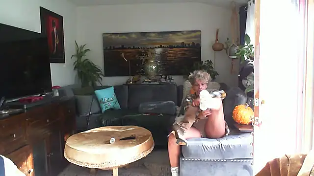 Snapshot of CeceilaMoon chatting on November 10, 8:47 pm CeceilaMoon online show from November 10, 8:47 pm