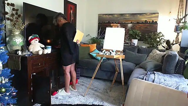 Snapshot of CeceilaMoon chatting on December 15, 3:18 pm CeceilaMoon online show from December 15, 3:18 pm