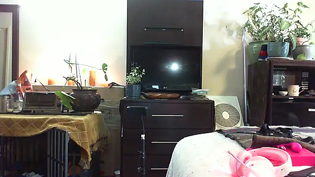 Snapshot of CeceilaMoon chatting on July 14, 4:24 pm CeceilaMoon online show from July 14, 4:24 pm