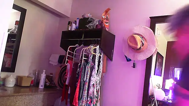 Snapshot of CeceilaMoon chatting on July 10, 1:44 pm CeceilaMoon online show from July 10, 1:44 pm