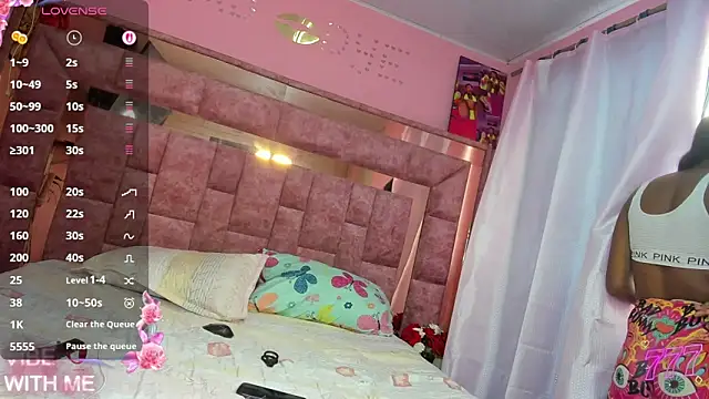 shenielxx online show from June 4, 1:38 pm