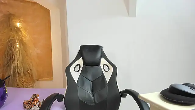 shenielxx online show from February 27, 1:22 pm