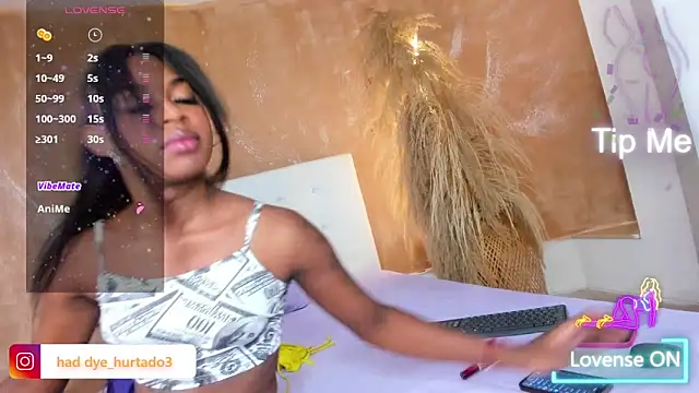 shenielxx online show from March 3, 1:18 pm