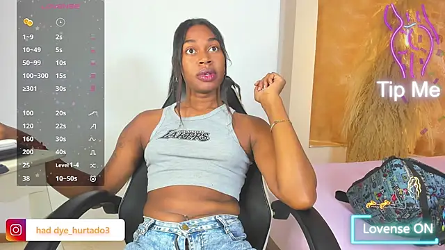 shenielxx online show from March 14, 2:45 pm